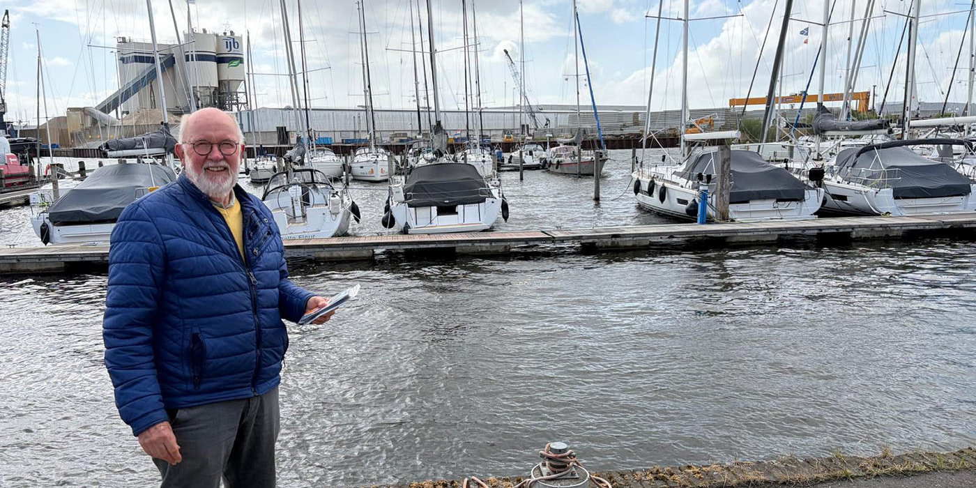 Oppo Reno 14 gered uit de haven van Lemmer
