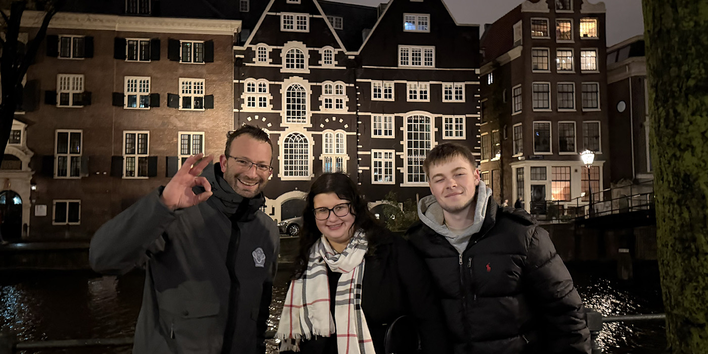 Duikactie aan de Oudezijds Voorburgwal, iPhone en ID!