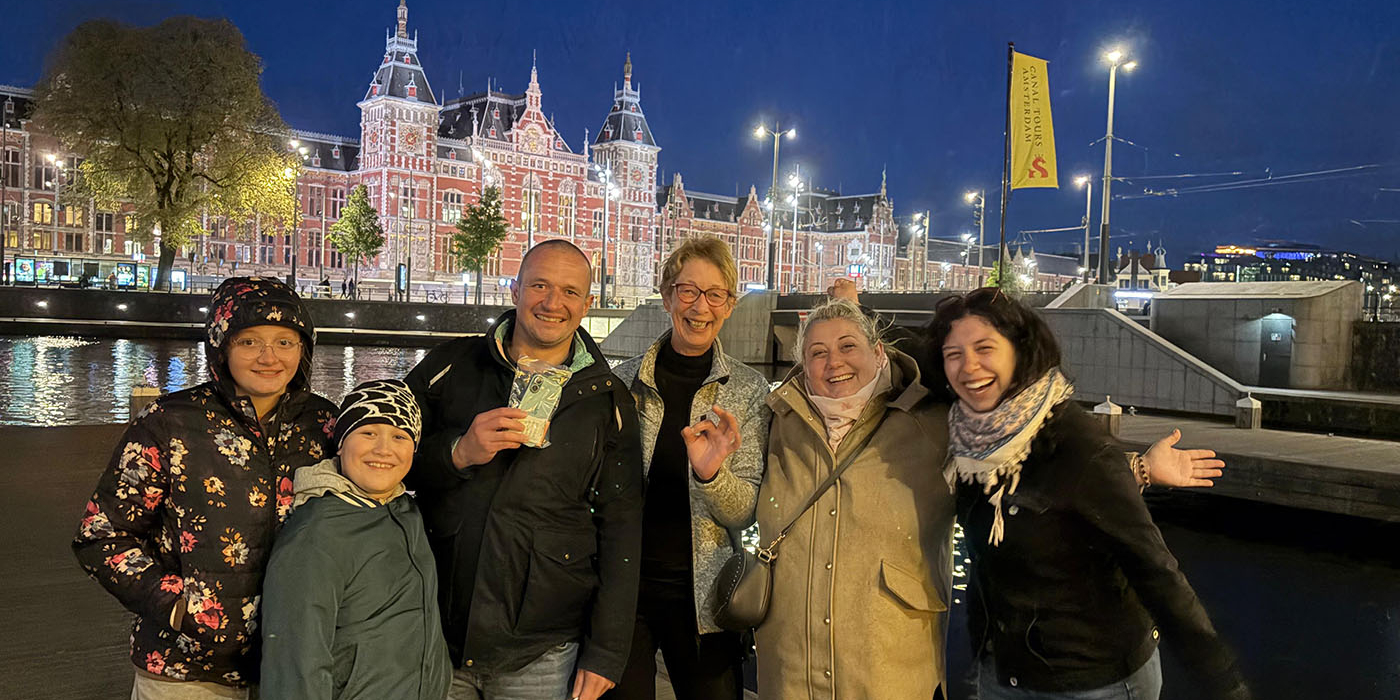 Recovery Divers vist iPhone op aan Prins Hendrikkade