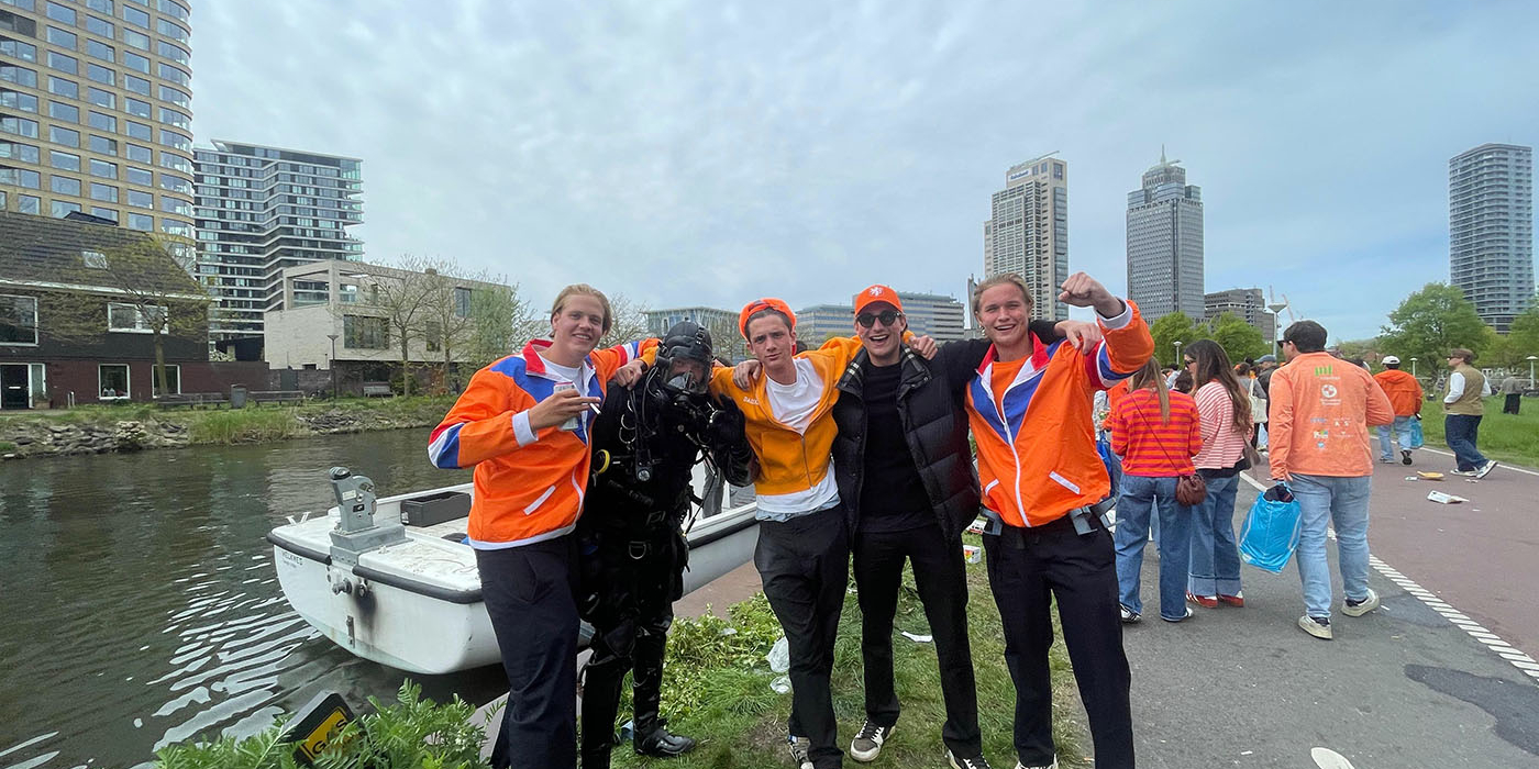 ⁠iPhone uit de Weesperzijde: Koningsdag redding