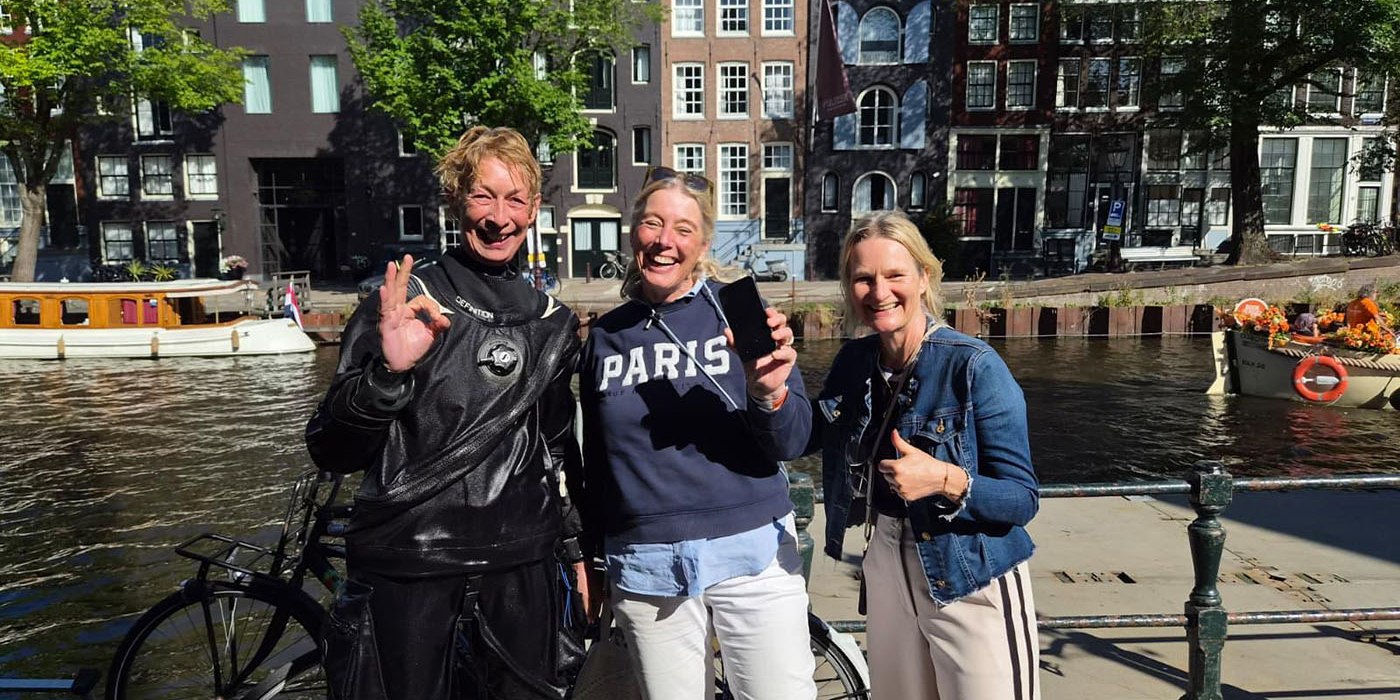 Recovery Divers redt telefoon na drukte op Prinsengracht