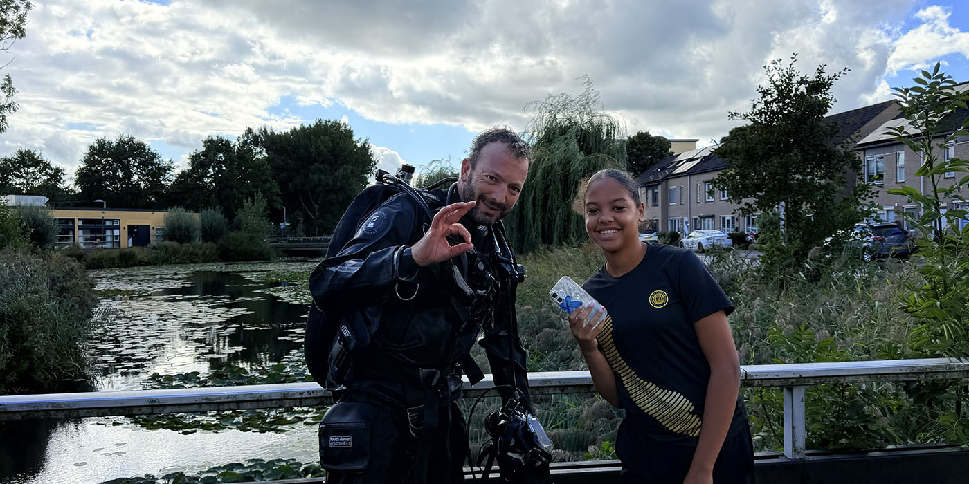Caithlin verliest iPhone, Recovery Divers vindt hem