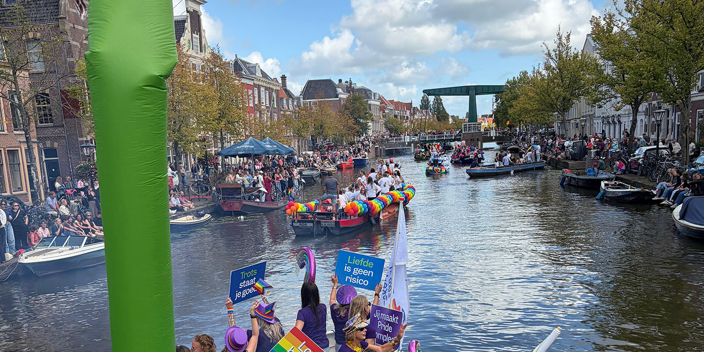 Botenparade op de gracht