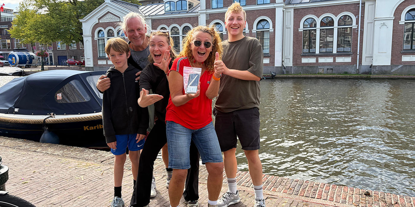 Verloren telefoon duikt op aan Apothekersdijk